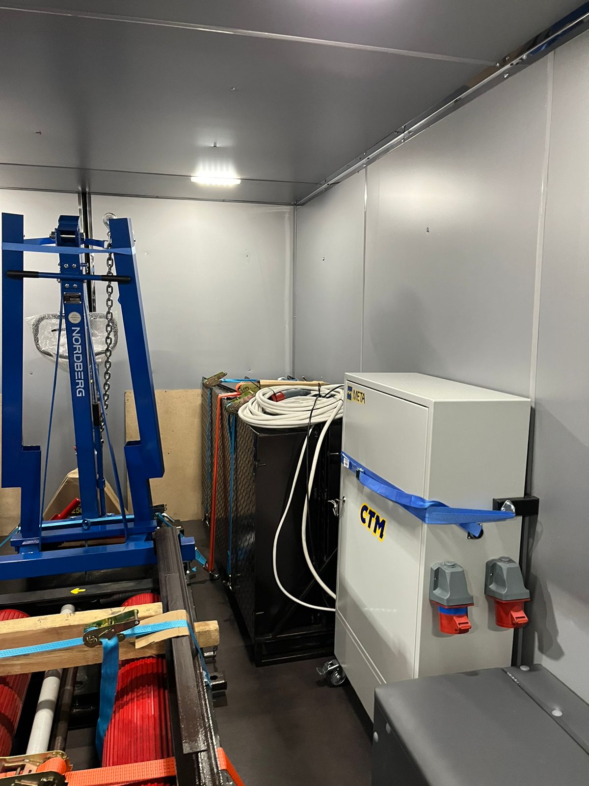 Мобильный пункт техосмотра на базе УРАЛ